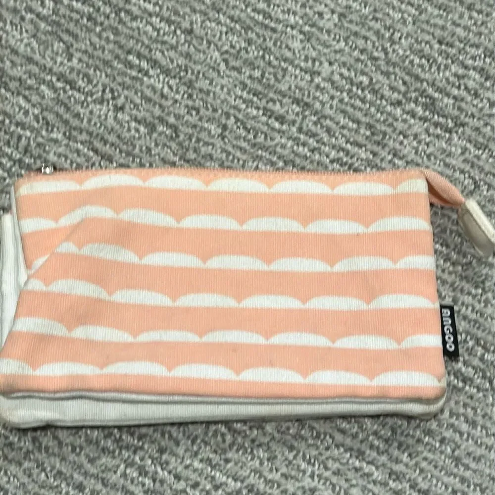 Angoo cosmetics bag